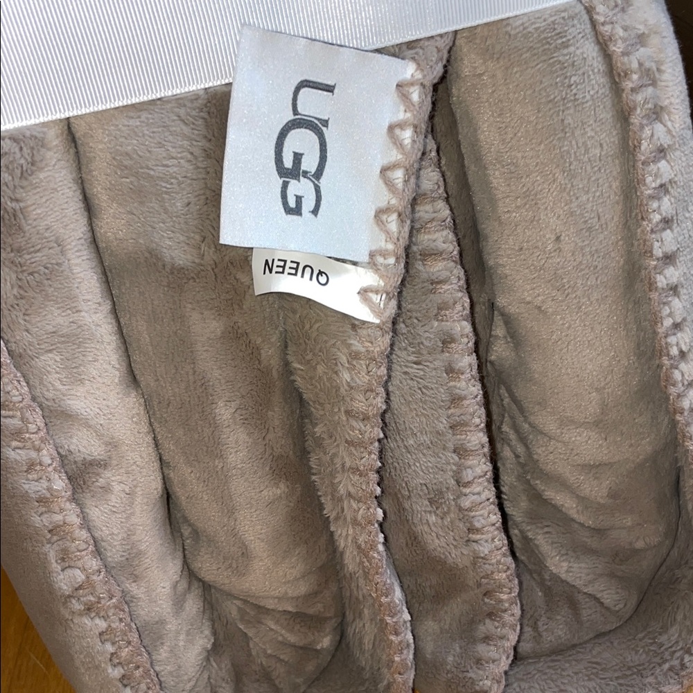 UGG Novah Queen Soft Decadent Plush Fleece Blanket …NWT! - Picture 6 of 10